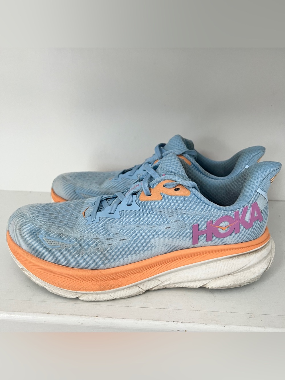 Hoka One One HOKA Clifton 9 Women’s Size 8.5 Wide Blue Orange